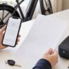 自転車保険義務化を確認するための保険書類とスマホとバッテリー