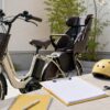 子供乗せ電動自転車とヘルメットと申請書類